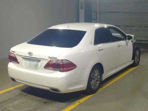 2011 Toyota Crown GRS200[1]