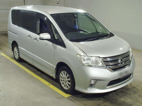 2013 Nissan Serena FNC26[2]