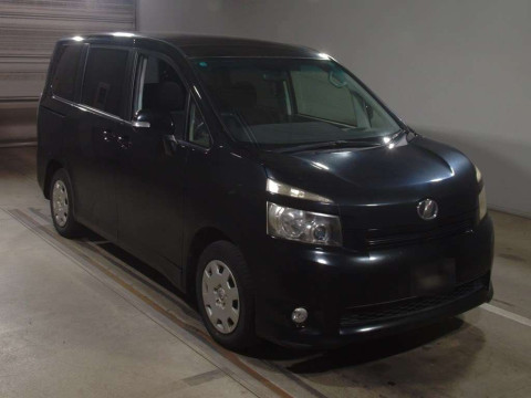 2010 Toyota Voxy ZRR70G[2]