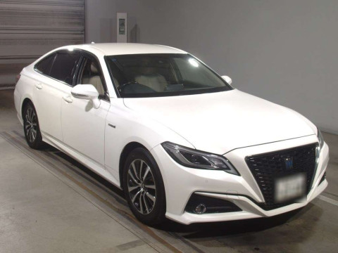 2018 Toyota Crown Hybrid AZSH20[2]