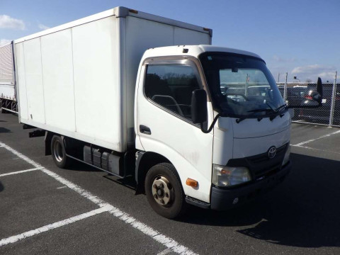 2013 Toyota Dyna Truck XZU645[2]