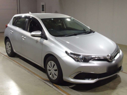 2016 Toyota Auris NZE181H[2]