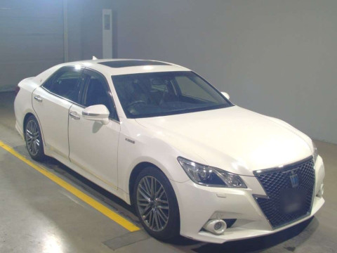 2013 Toyota Crown Hybrid AWS210[2]