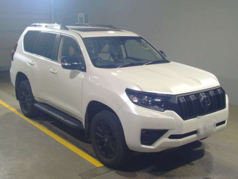 2022 Toyota Land Cruiser Prado TRJ150W[2]