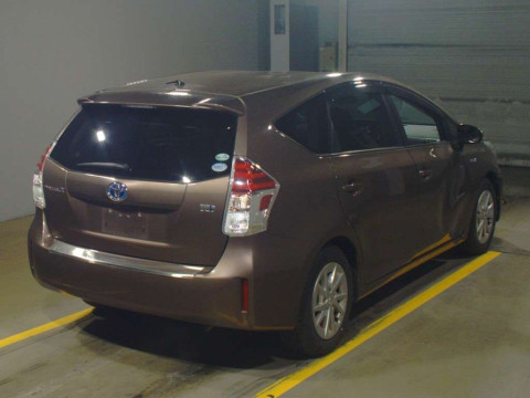 2015 Toyota Prius alpha ZVW40W[1]