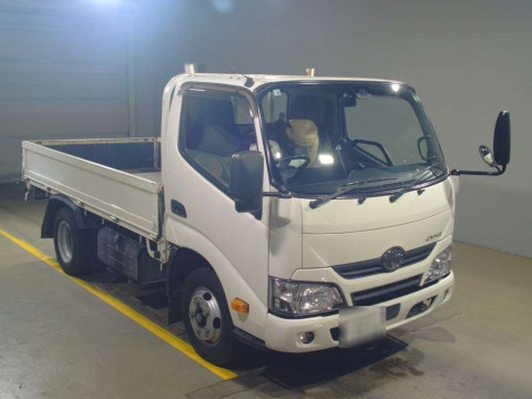 2017 Toyota Dyna Truck XZU605[2]