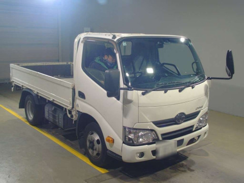 2017 Toyota Dyna Truck XZU605[2]