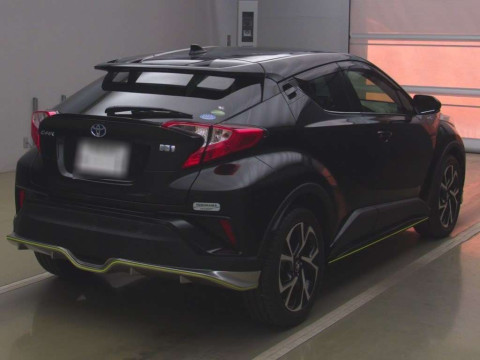 2017 Toyota C-HR ZYX10[1]