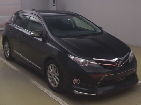 2014 Toyota Auris ZRE186H[2]