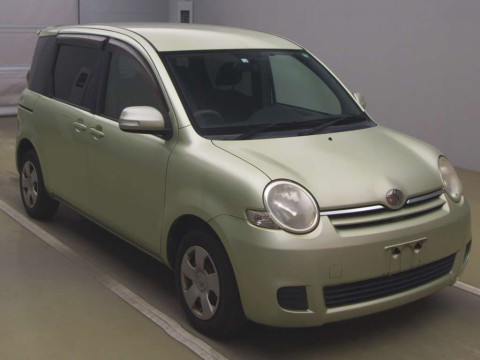 2010 Toyota Sienta NCP81G[2]