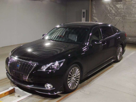 2015 Toyota Crown Majesta GWS214[0]