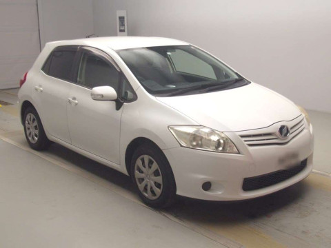 2012 Toyota Auris NZE151H[2]