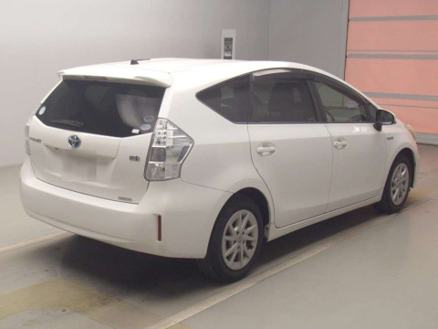 2012 Toyota Prius alpha ZVW41W[1]