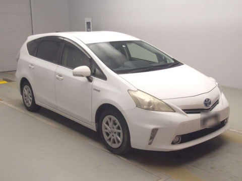 2012 Toyota Prius alpha ZVW41W[2]