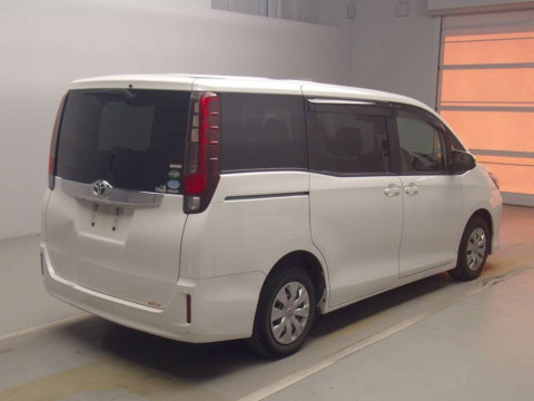 2014 Toyota Noah ZRR80G[1]