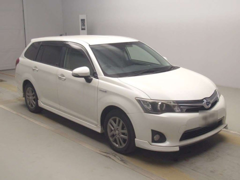 2013 Toyota Corolla Fielder NKE165G[2]