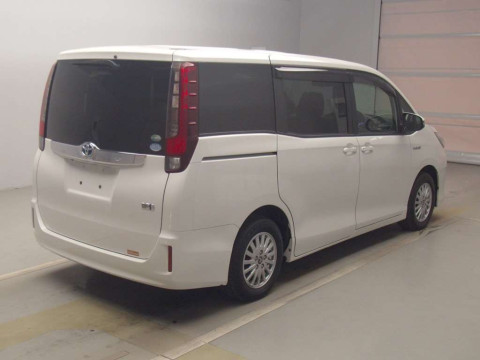 2016 Toyota Noah ZWR80G[1]