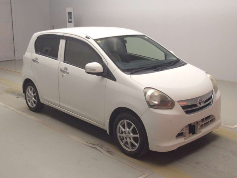 2012 Toyota Pixis Epoch LA300A[2]