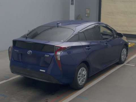 2016 Toyota Prius ZVW50[1]