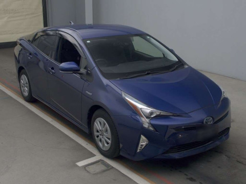 2016 Toyota Prius ZVW50[2]