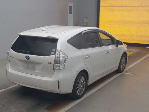 2014 Toyota Prius alpha ZVW41W[1]