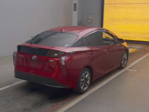 2016 Toyota Prius ZVW50[1]