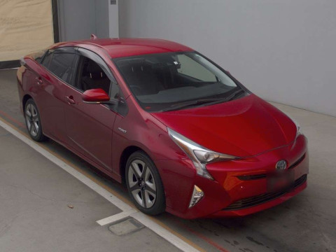 2016 Toyota Prius ZVW50[2]