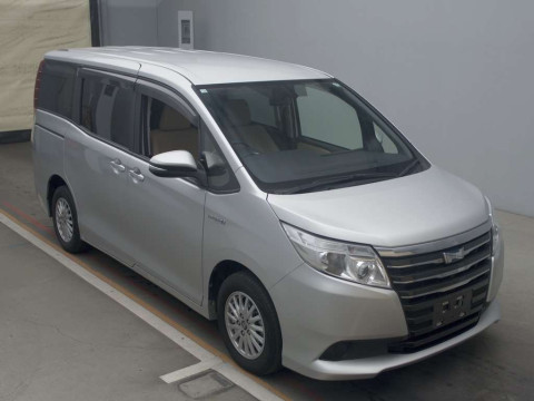 2014 Toyota Noah ZWR80G[2]