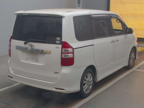 2012 Toyota Noah ZRR70W[1]