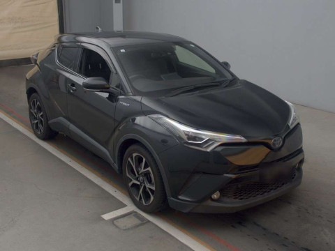 2017 Toyota C-HR ZYX10[2]