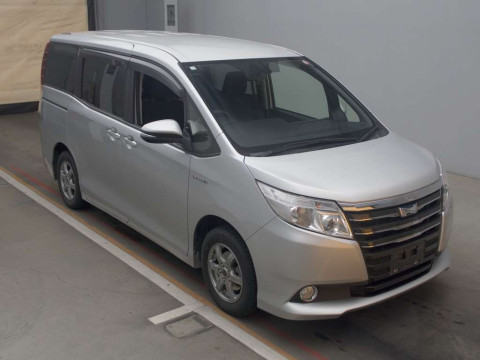 2015 Toyota Noah ZWR80G[2]