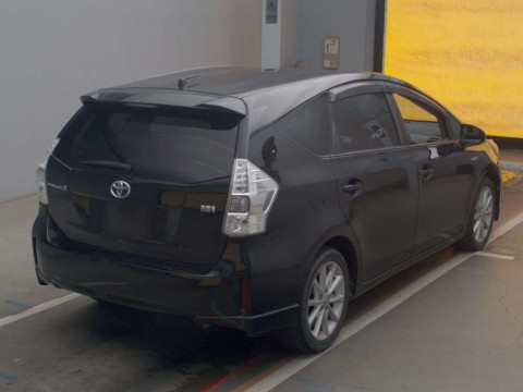 2012 Toyota Prius alpha ZVW41W[1]