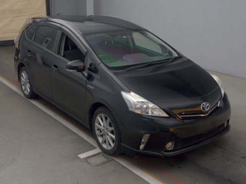 2012 Toyota Prius alpha ZVW41W[2]