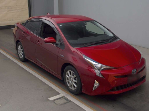 2016 Toyota Prius ZVW50[2]