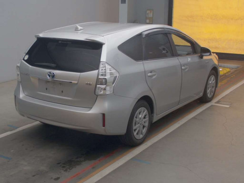 2012 Toyota Prius alpha ZVW41W[1]