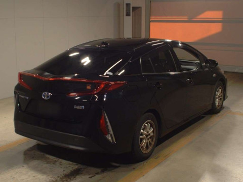 2017 Toyota Prius PHV ZVW52[1]