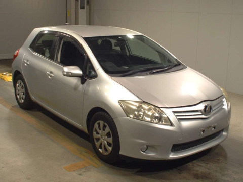 2010 Toyota Auris NZE151H[2]