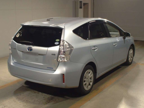 2012 Toyota Prius alpha ZVW41W[1]