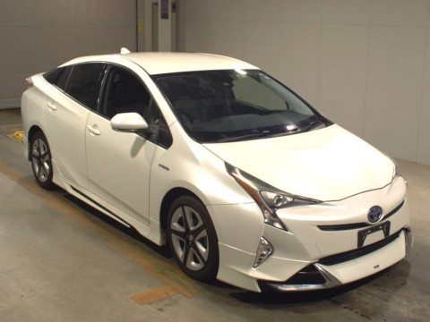 2015 Toyota Prius ZVW50[2]