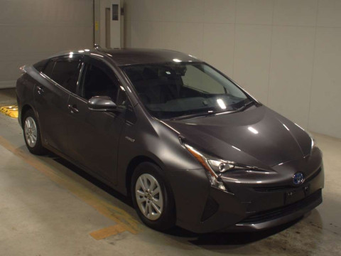 2017 Toyota Prius ZVW50[2]