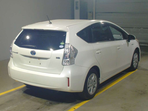 2014 Toyota Prius alpha ZVW41W[1]