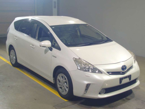 2014 Toyota Prius alpha ZVW41W[2]