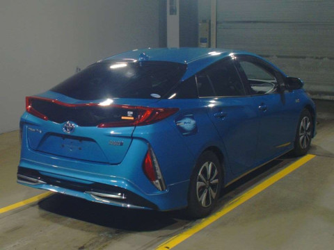 2017 Toyota Prius PHV ZVW52[1]