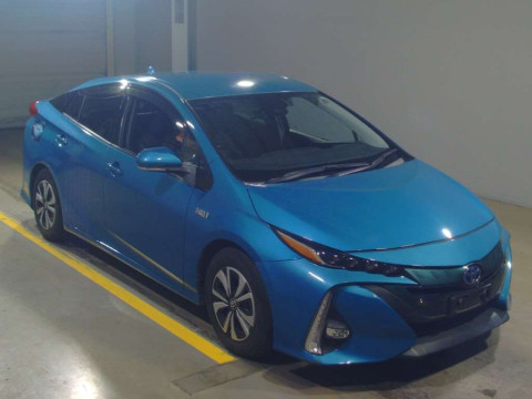 2017 Toyota Prius PHV ZVW52[2]