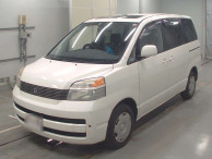 2004 Toyota Voxy