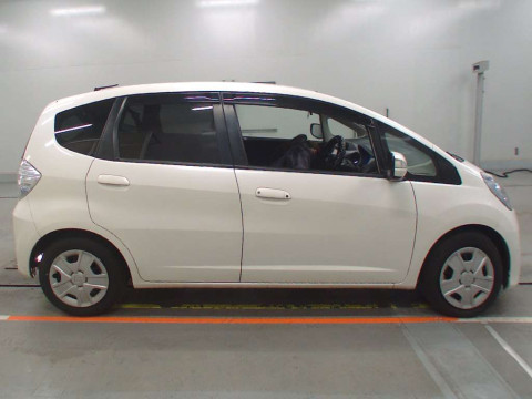 2011 Honda Fit Hybrid GP1[2]