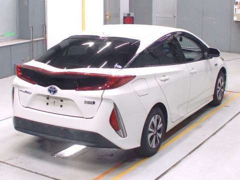 2018 Toyota Prius PHV ZVW52[1]