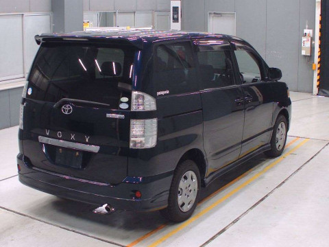 2004 Toyota Voxy AZR65G[1]