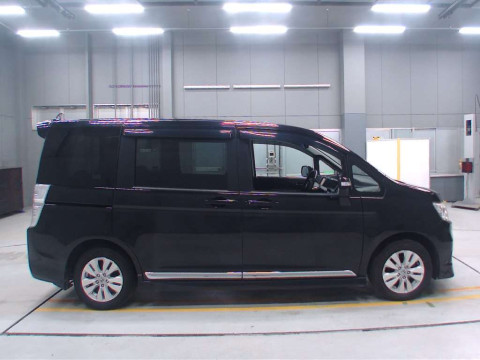 2009 Honda Step WGN Spada RK6[2]