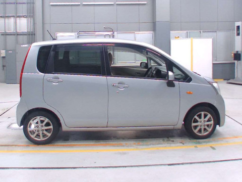 2013 Daihatsu Move LA100S[2]